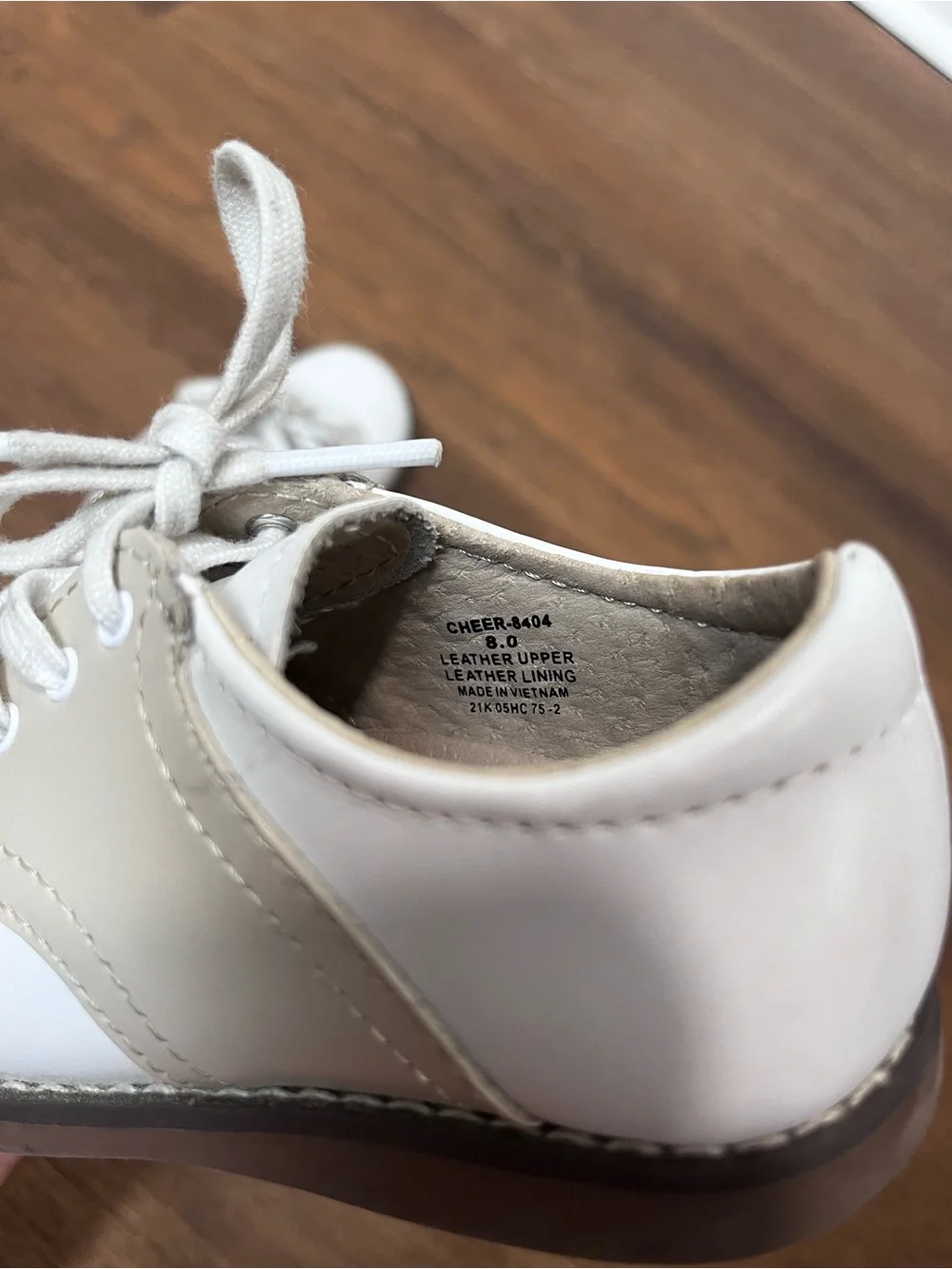 Footmates Kids Two-Tone Saddle Oxford Shoes in White and Beige Size 8